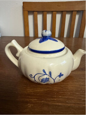 DEMDACO Larkspur Blue Small Teapot Heinrich Amy Leonhard Hand Painted 2005
